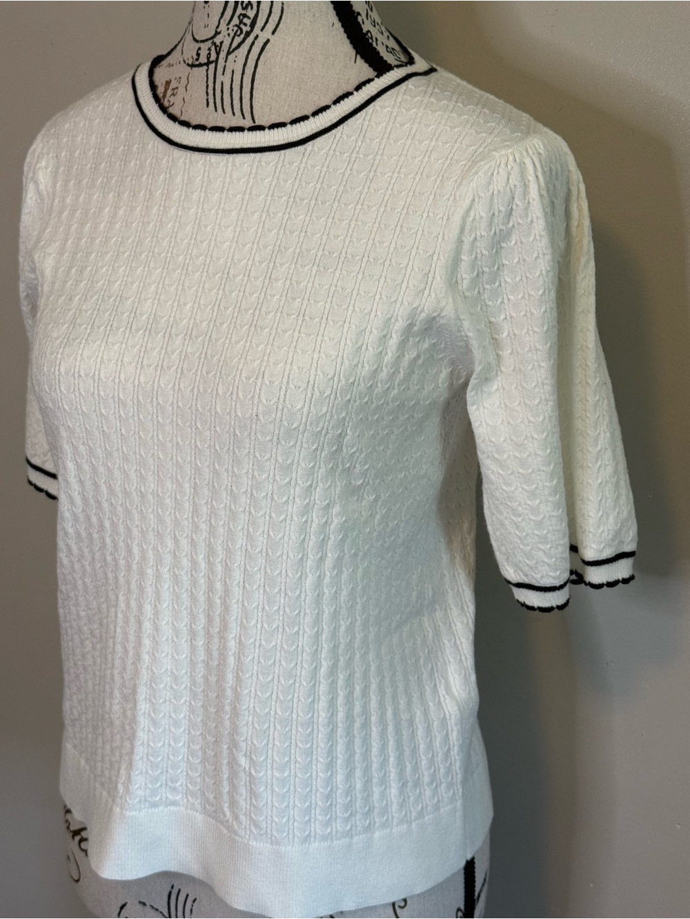 Adrianna Papell White Short Sleeve Knit Top with Black Trim Accents - Size M - Picture 3 of 10